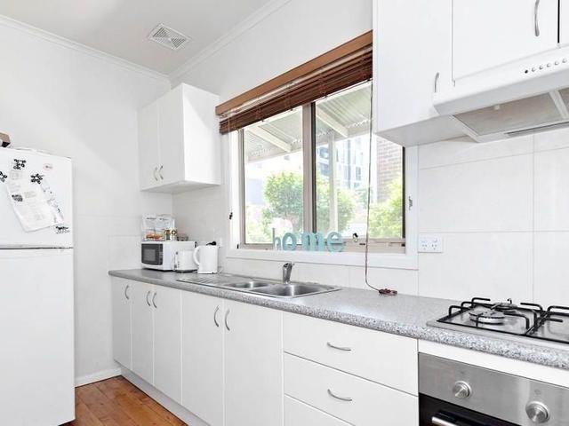 2/4 St Columbs St, VIC 3122