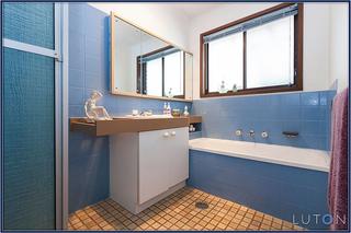 Bathroom (2013-01-15)