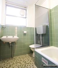 Bathroom (2010-05-19)