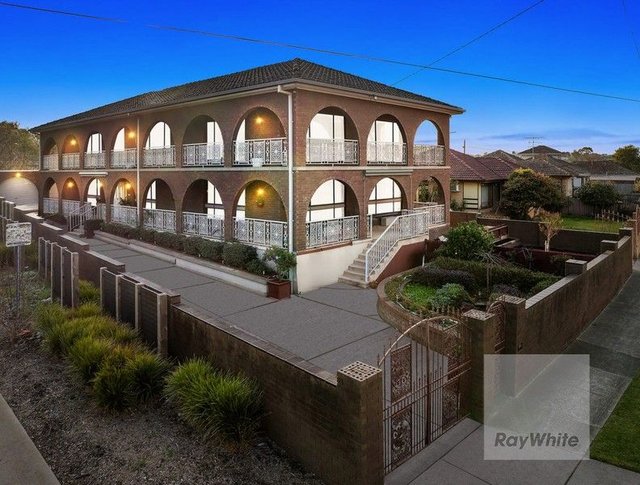 16 Newton Crescent, VIC 3075