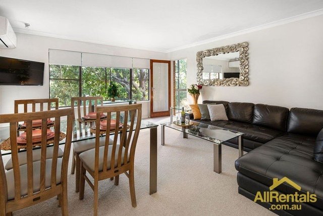 2/26 Crombie Street, QLD 4011