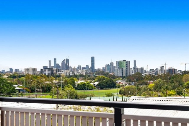 96 Pear  Street, QLD 4120