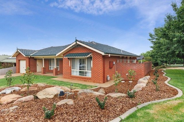 1/2 Lachlan Place, NSW 2650