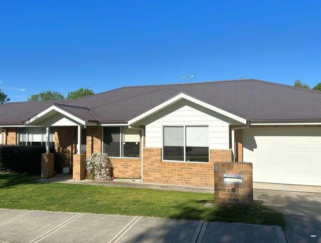 11 Honeyeater Circuit, NSW 2640