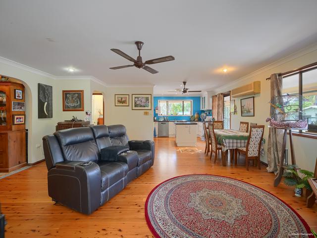 33 Shore Road West, QLD 4655