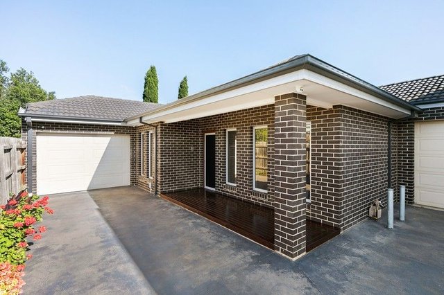 2/11 Bungay Street, VIC 3060