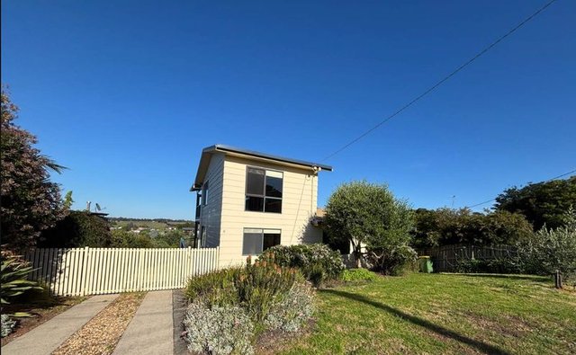 6 Uplands Ave, VIC 3909