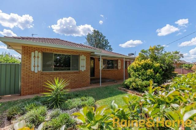 17 Roycox Crescent, NSW 2830