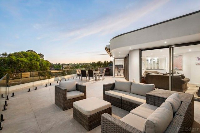 Penthouse 9/245 Kooyong Road, VIC 3142