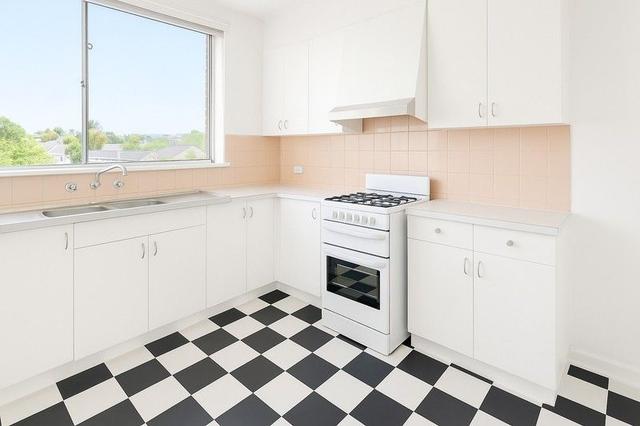 9/4 Edith Street, VIC 3161