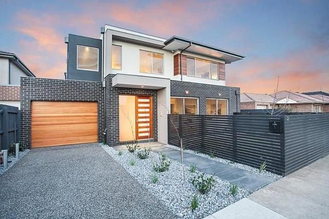 1/2 Alexander Street, VIC 3165