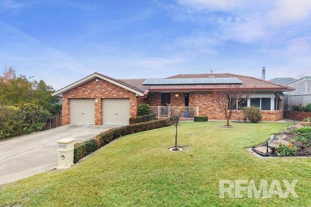 4 Atherton Crescent, NSW 2650