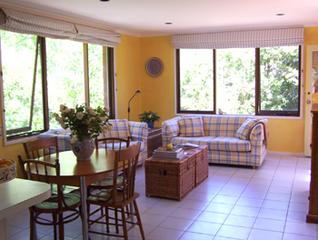 Family room (2003-12-01)