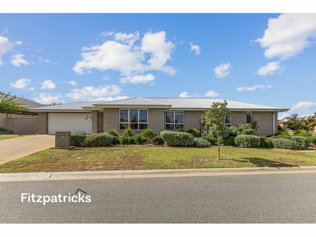 33 Sturrock Drive, NSW 2650