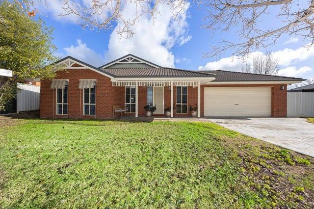 18 Walla Place, NSW 2650