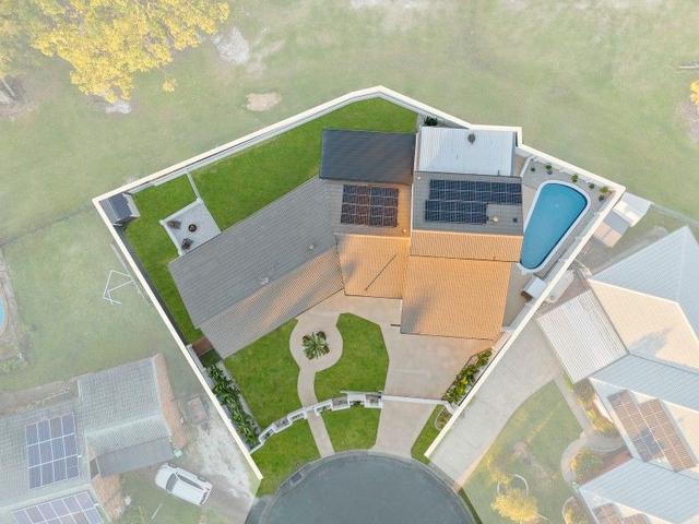 8 Calder  Crescent, QLD 4212
