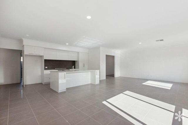 8 Hartsholme Way, WA 6171