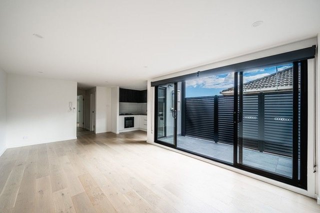 8/8 McColl Ct, VIC 3055