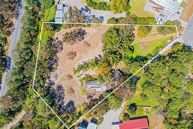 4 Connemara Road, QLD 4211