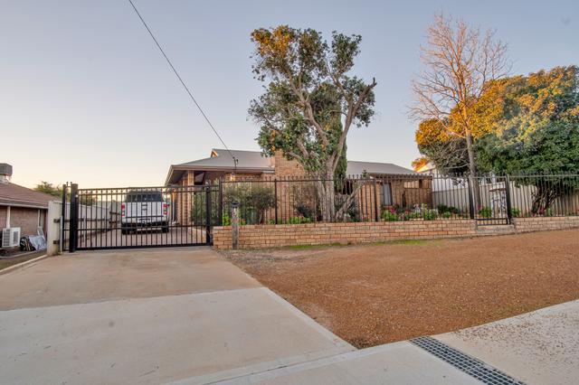 5 Banksia Crescent, WA 6603