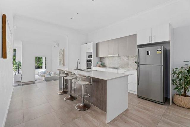2/3422 Surfers Paradise  Boulevard, QLD 4217