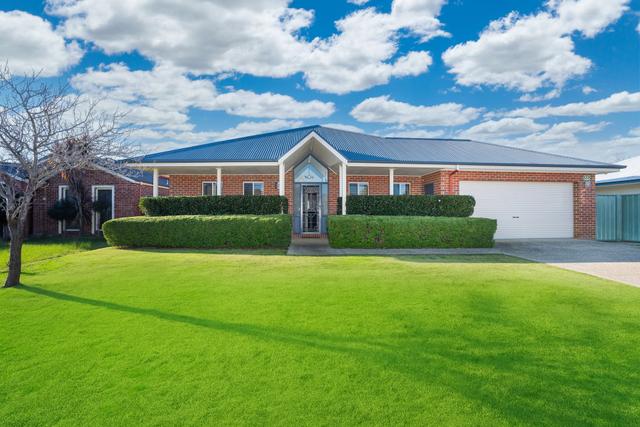 75 Robbins Drive, NSW 2640