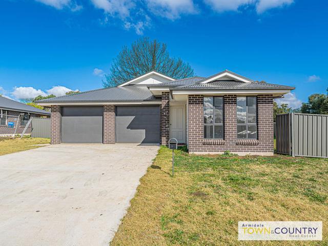 1/2 Frizell Crescent, NSW 2350