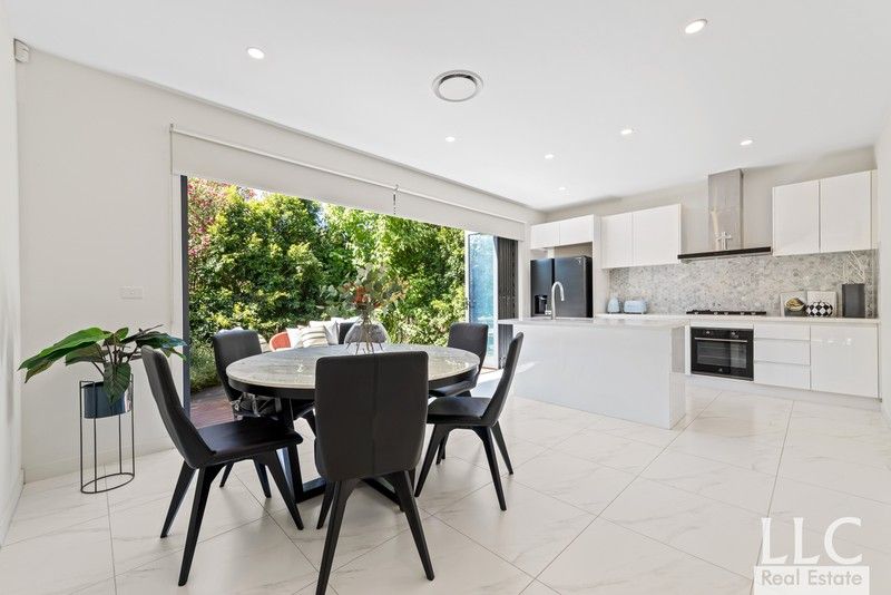 https://images.allhomes.com.au/property/photo/5de26cc26022fac80a12a8aa11b29683_hd.jpg