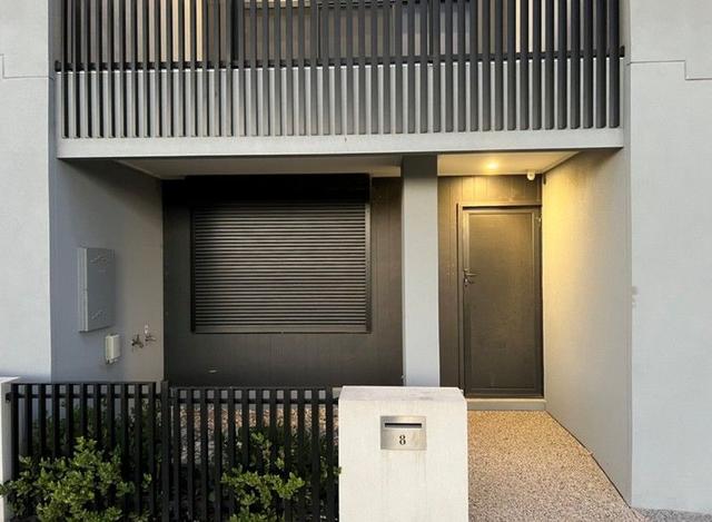 8 Williamsburg Walk, VIC 3750