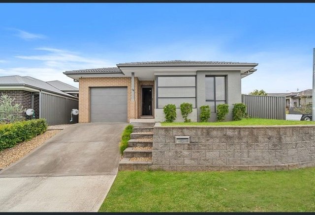 18 Hurst Street, NSW 2570