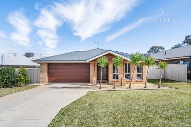 4 Paradise Drive, NSW 2650