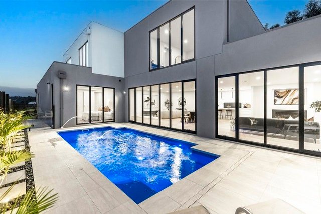 8 Prominence Court, VIC 3090