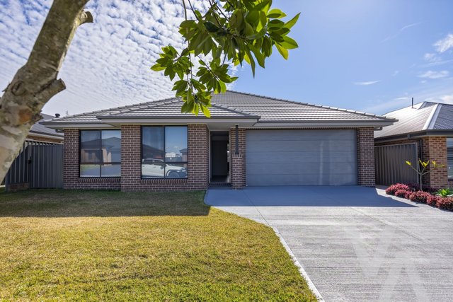 14 Oak Street, NSW 2321