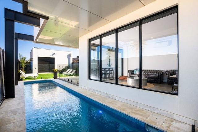 2 Armstrong Walk, VIC 3223
