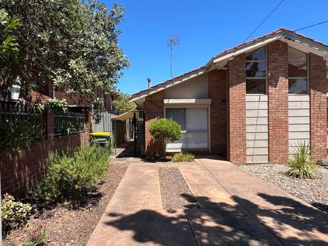 2/10 Fenwick Street, VIC 3071