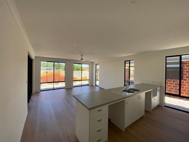 8A Canterbury Drive, WA 6155