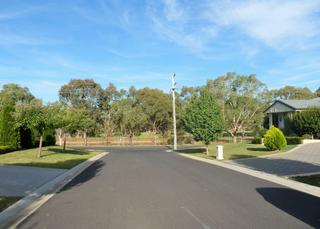 40m to Bathurst Golf Course