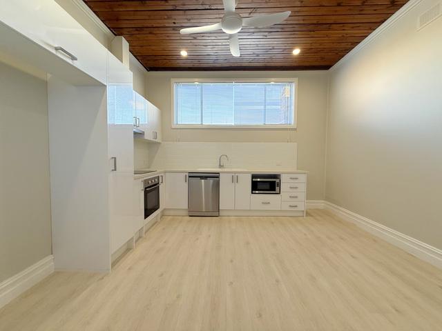102A Boorowa Street, NSW 2594