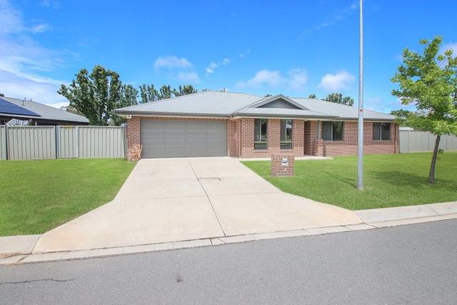 102 Cambridge Dr, NSW 2640