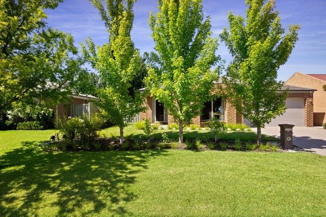 25 Princeton Court, NSW 2640