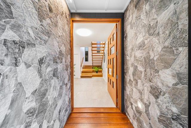 2/5 Edward Street, QLD 4573