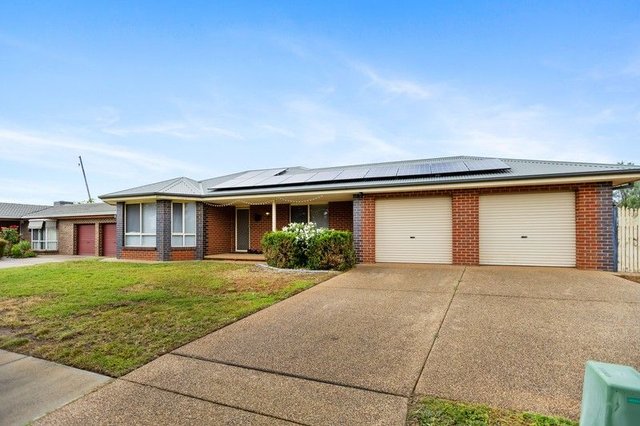 1 Kamaroo Court, NSW 2650