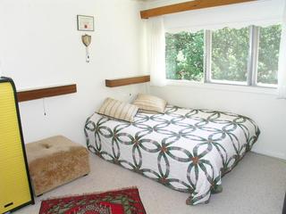 Bed 2 (2004-02-19)