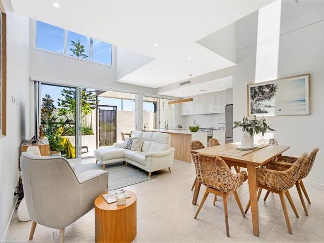 2/14 Coral Sea Drive, QLD 4551