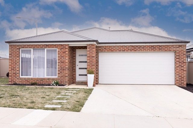 32 Dove Avenue, VIC 3358