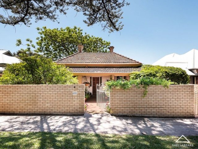 4 Loma Street, WA 6011