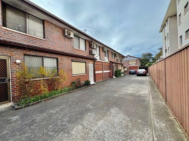 2/28 Hill Street, NSW 2166