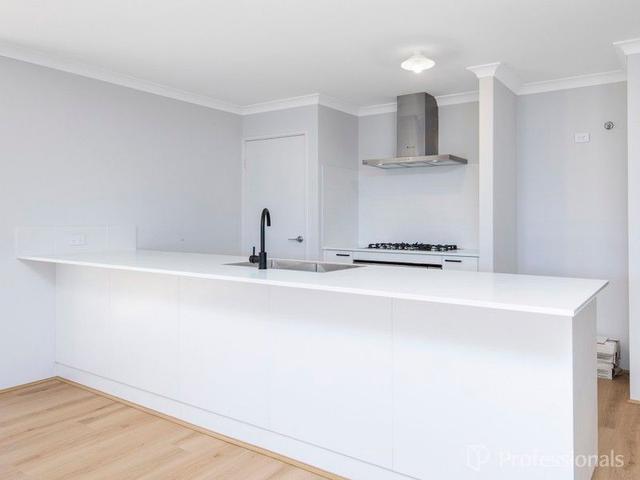 18 Nectarine Street, WA 6069