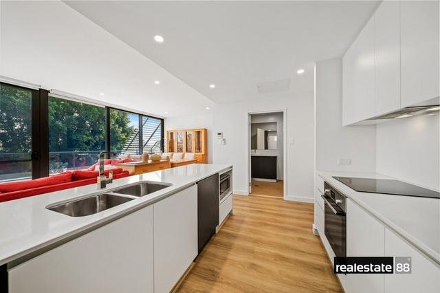 30/8 Basinghall Street, WA 6101