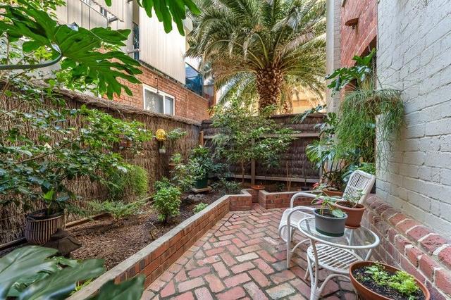 2/9 Beach Street, VIC 3207